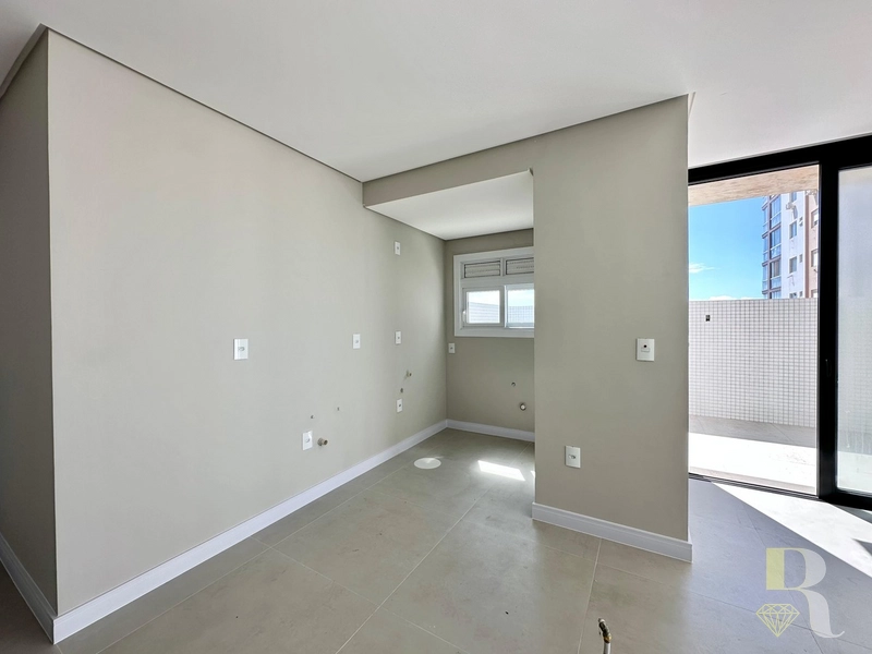 APARTAMENTO COM TERRAÇO POUCOS METROS DO MAR: 5ª foto da galeria de imagens do imóvel