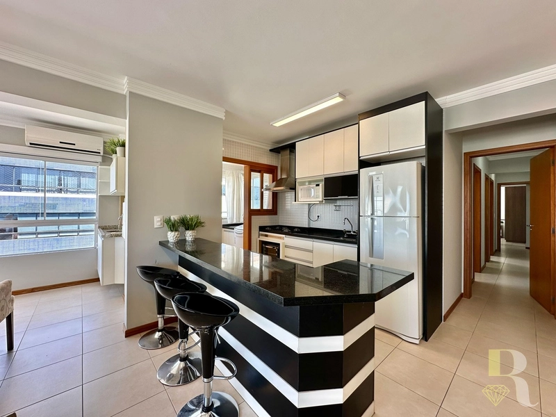 APARTAMENTO DE ESQUINA COM VISTA LIBERADA PARA O MAR!: 5ª foto da galeria de imagens do imóvel