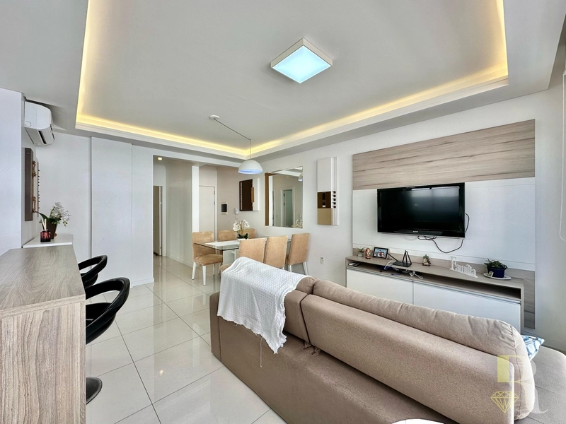 APARTAMENTO À VENDA COM TERRAÇO LATERAL: 2ª foto da galeria de imagens do imóvel