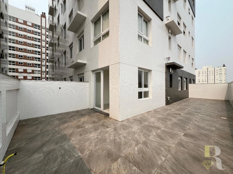 Amplo Apartamento com Terraço em L – Capão da Canoa: 1ª foto da galeria de imagens do imóvel