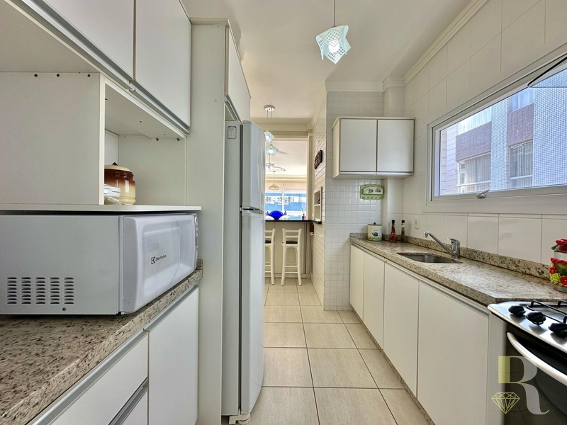 APARTAMENTO À VENDA COM VISTA PARA O MAR: 3ª foto da galeria de imagens do imóvel