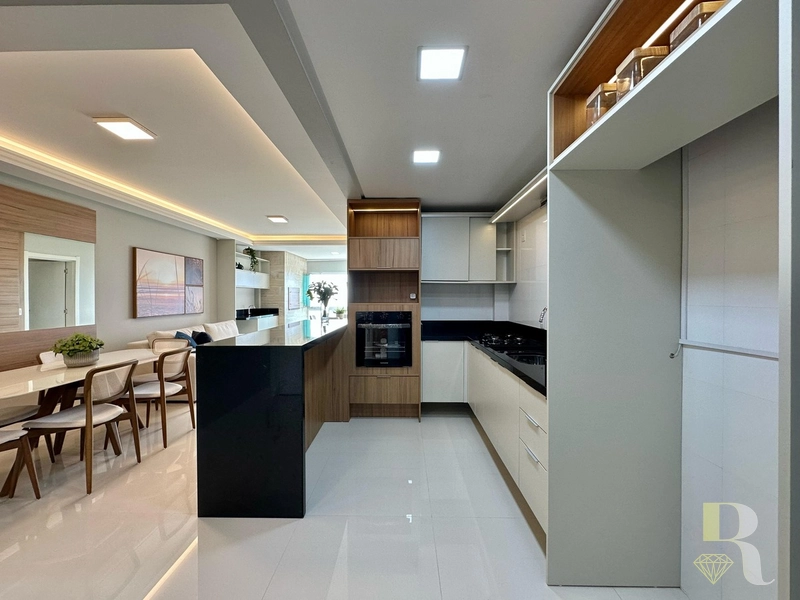 APARTAMENTO À VENDA DE FRENTE PARA O MAR: 1ª foto da galeria de imagens do imóvel