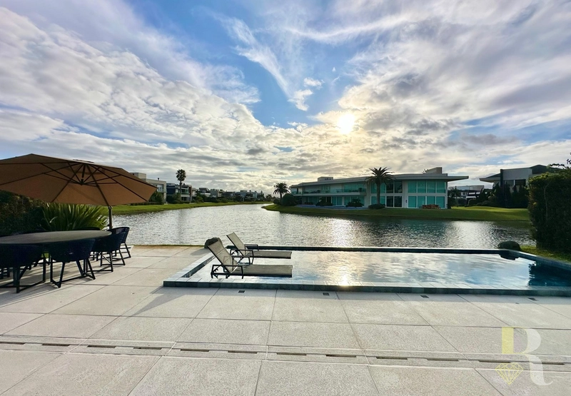 ENSEADA 5 SUÍTES BEIRA LAGO: 13ª foto da galeria de imagens do imóvel