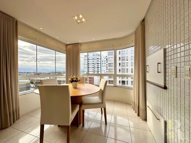 APARTAMENTO À VENDA COM VISTA PARA O MAR APENAS R$ 890.000,00: 4ª foto da galeria de imagens do imóvel
