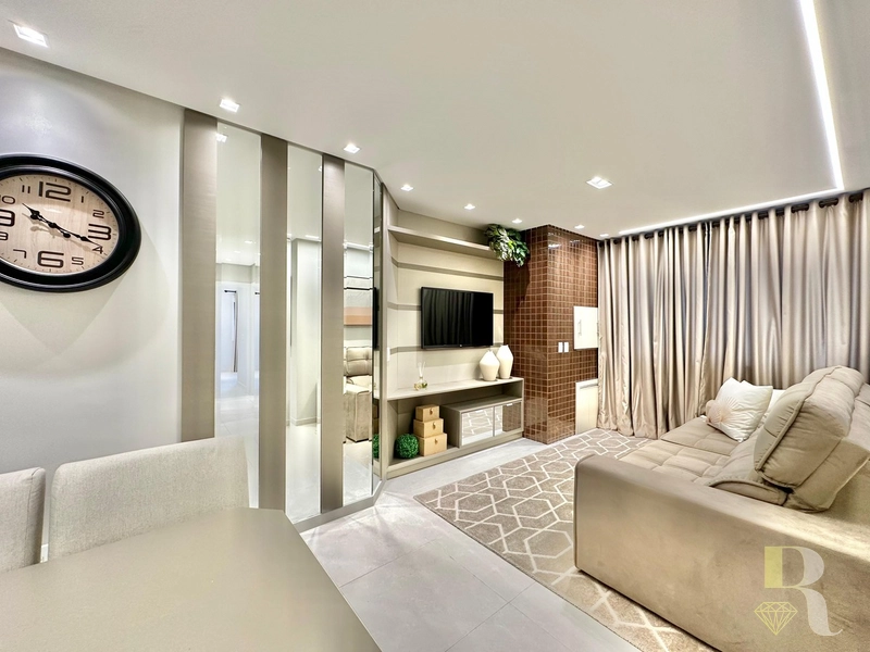 APARTAMENTO À VENDA A POUCOS METROS DO MAR: 2ª foto da galeria de imagens do imóvel
