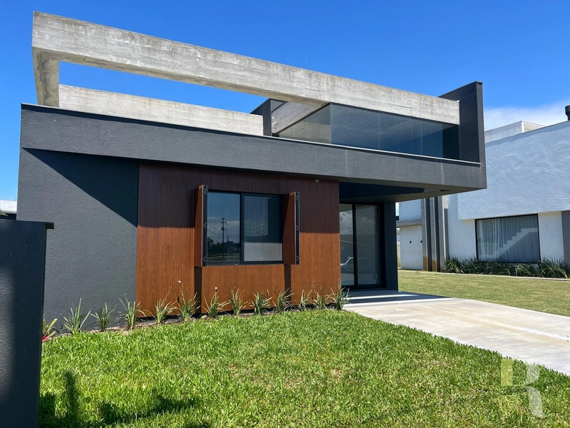 Casa térrea frente norte, vista ÚNICA para o lago!: 1ª foto da galeria de imagens do imóvel