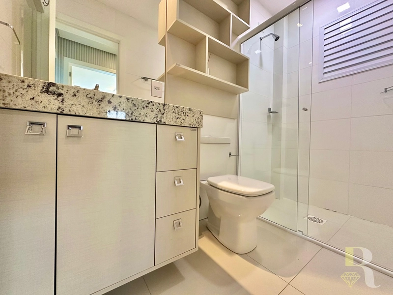 Venda de apartamento – Esquina e a apenas uma quadra do mar: 20ª foto da galeria de imagens do imóvel