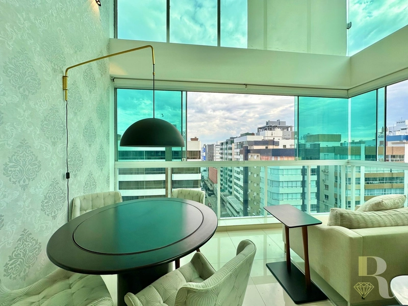 Venda de apartamento – Esquina e a apenas uma quadra do mar: 4ª foto da galeria de imagens do imóvel