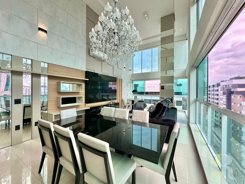 Venda de apartamento – Esquina e a apenas uma quadra do mar: 8ª foto da galeria de imagens do imóvel