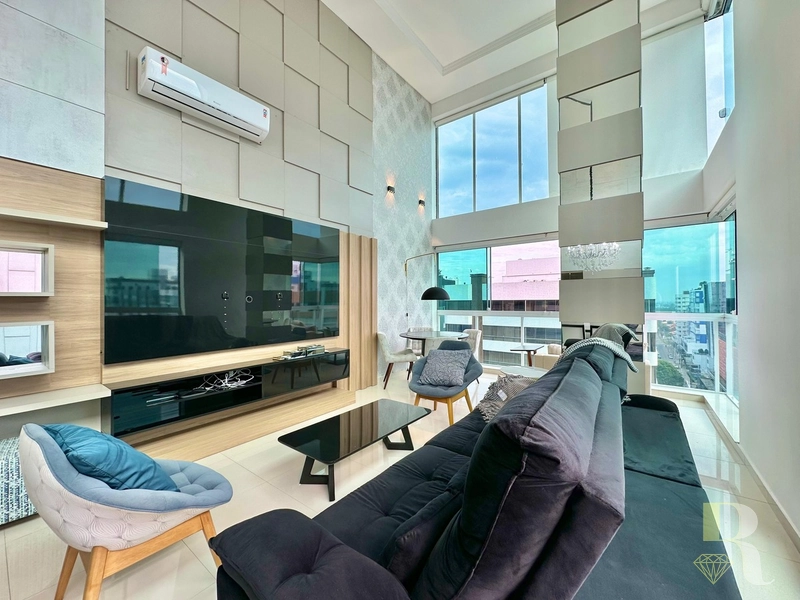 Venda de apartamento – Esquina e a apenas uma quadra do mar: 2ª foto da galeria de imagens do imóvel