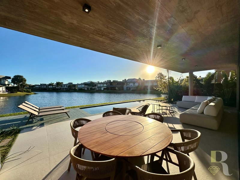 Viva o privilégio de morar com estilo a beira lago no Enseada: 13ª foto da galeria de imagens do imóvel