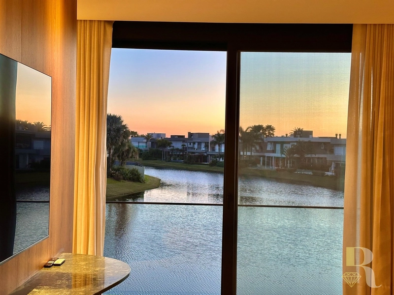 Viva o privilégio de morar com estilo a beira lago no Enseada: 20ª foto da galeria de imagens do imóvel