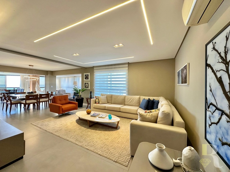 AMPLO APARTAMENTO DE FRENTE PARA O MAR, COM VISTA LIBERADA PARA O MAR: 1ª foto da galeria de imagens do imóvel