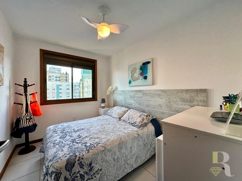 AMPLO APARTAMENTO DE FRENTE – VISTA DEFINIDA PARA A SERRA: 7ª foto da galeria de imagens do imóvel