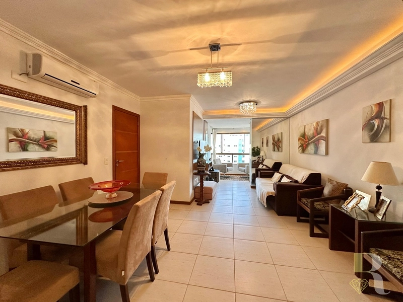 AMPLO APARTAMENTO DE FRENTE – VISTA DEFINIDA PARA A SERRA: 4ª foto da galeria de imagens do imóvel