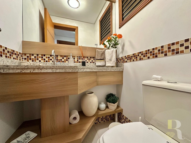 AMPLO APARTAMENTO DE FRENTE – VISTA DEFINIDA PARA A SERRA: 9ª foto da galeria de imagens do imóvel