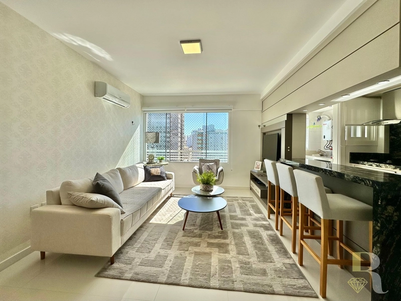 Excelente Apartamento Frente Praça Tiaraju em Capão da Canoa: 1ª foto da galeria de imagens do imóvel