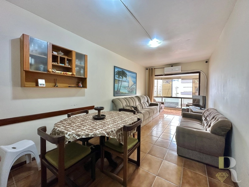 Apartamento Mobiliado com Sacada e Dependência de Empregada: 3ª foto da galeria de imagens do imóvel