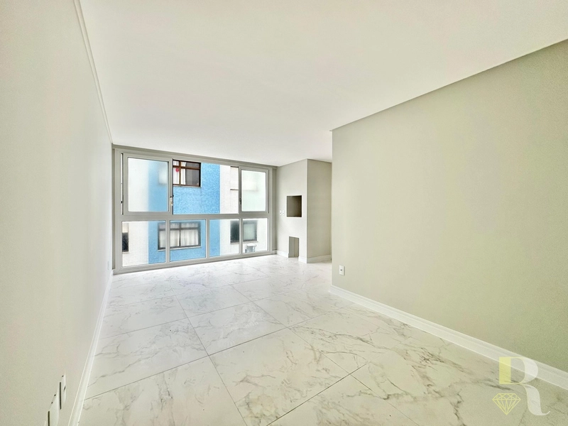 APARTAMENTO À VENDA COM TERRAÇO, PISCINA E VISTA PARA O MAR: 3ª foto da galeria de imagens do imóvel