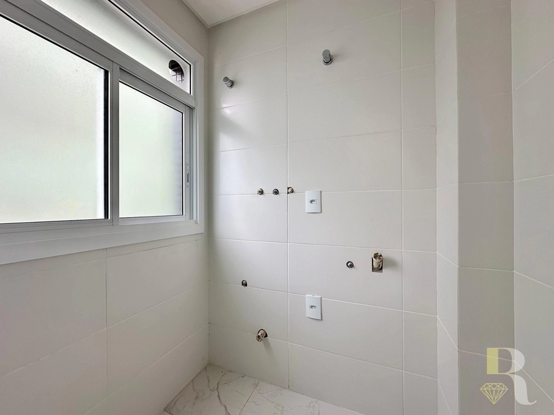 APARTAMENTO À VENDA COM TERRAÇO, PISCINA E VISTA PARA O MAR: 5ª foto da galeria de imagens do imóvel