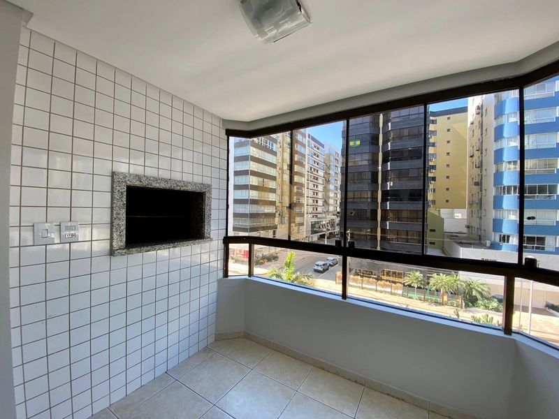 SACADA DE FRENTE PARA A AVENIDA COM VISTA MAR: 7ª foto da galeria de imagens do imóvel