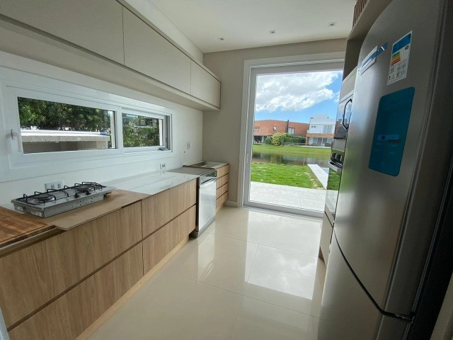 SOBRADO 5 SUITES BEIRA LAGO ENSEADA: 5ª foto da galeria de imagens do imóvel