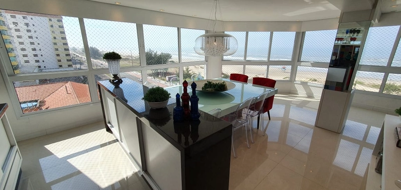Amplo apartamento com 4 dormitórios na beira mar: 2ª foto da galeria de imagens do imóvel