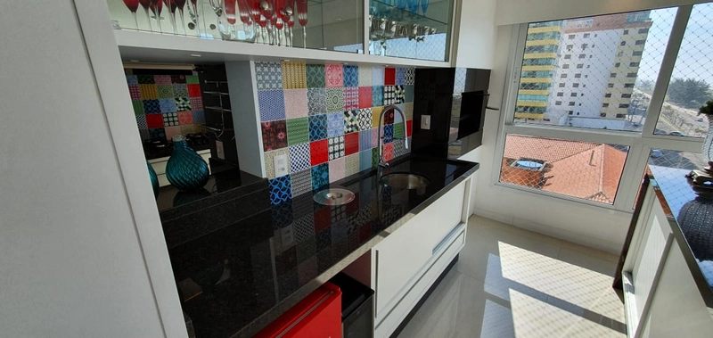 Amplo apartamento com 4 dormitórios na beira mar: 3ª foto da galeria de imagens do imóvel