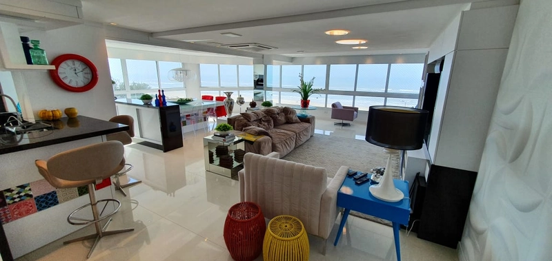 Amplo apartamento com 4 dormitórios na beira mar: 4ª foto da galeria de imagens do imóvel