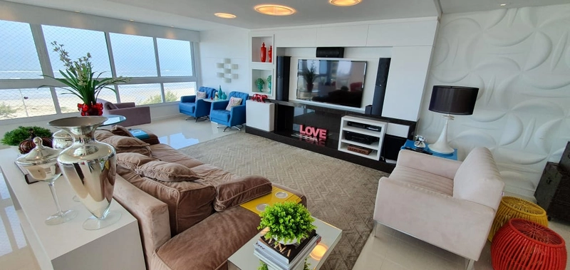 Amplo apartamento com 4 dormitórios na beira mar: 1ª foto da galeria de imagens do imóvel