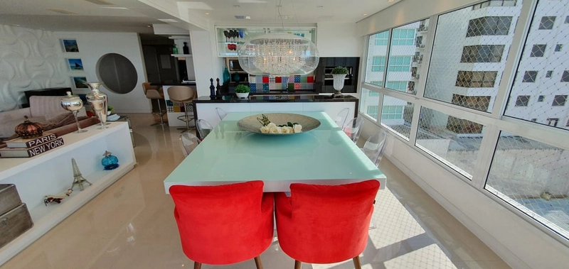 Amplo apartamento com 4 dormitórios na beira mar: 11ª foto da galeria de imagens do imóvel