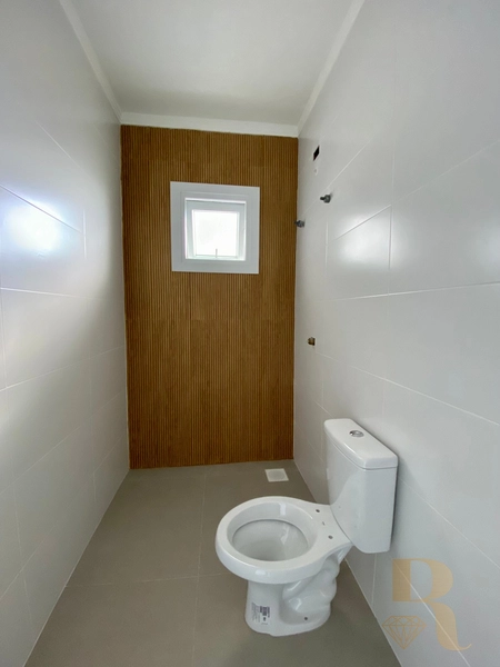 Casa em Avenida próxima ao mar: 2ª foto da galeria de imagens do imóvel