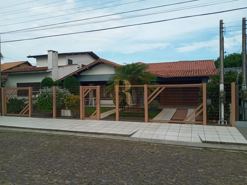 Maravilhosa Casa de Bairro 04 Dormitórios: 1ª foto da galeria de imagens do imóvel