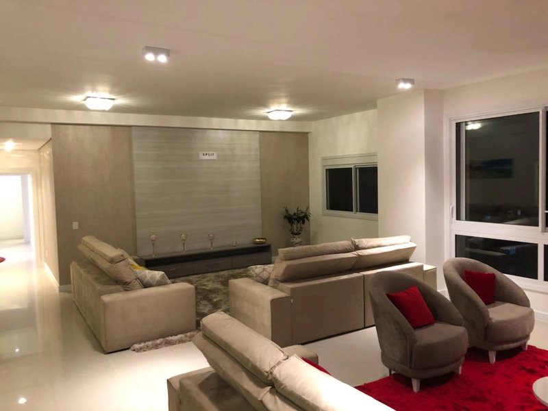 Mobiliado e decorado andar alto navegantes: 2ª foto da galeria de imagens do imóvel