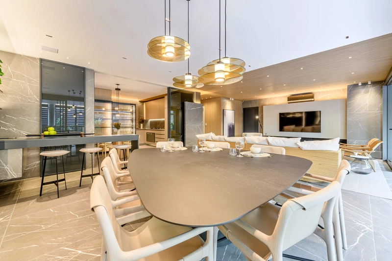 Apartamento 3 suítes, sala com varanda, 3 vagas c/ 1 depósito