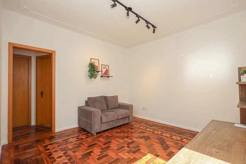 Apartamento Reformado 2 dormitórios no bairro Centro Histórico: 3ª foto da galeria de imagens do imóvel