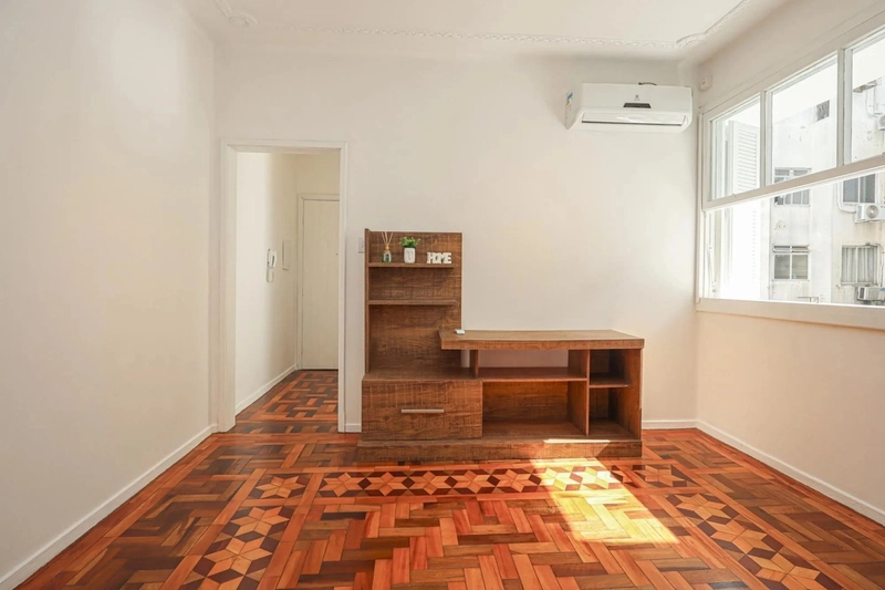 Apartamento Reformado 2 dormitórios no bairro Centro Histórico: 4ª foto da galeria de imagens do imóvel