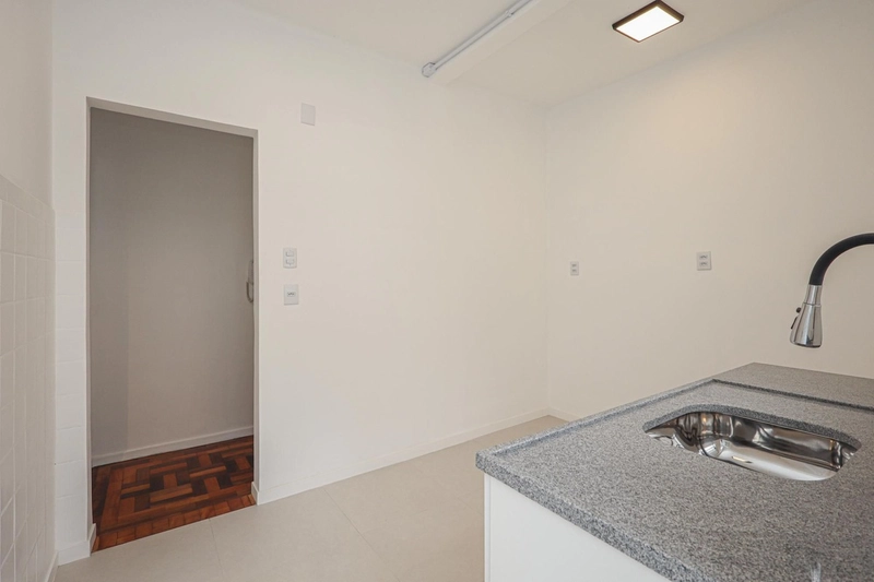 Apartamento Reformado 2 dormitórios no bairro Centro Histórico: 14ª foto da galeria de imagens do imóvel