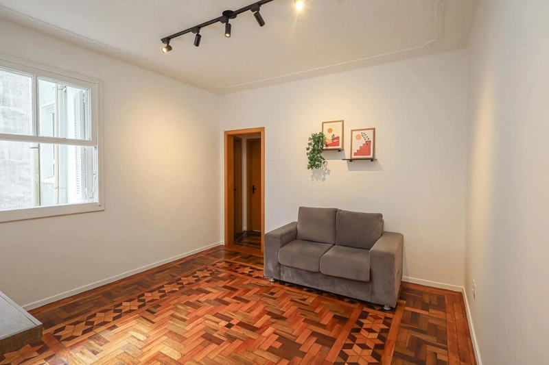 Apartamento Reformado 2 dormitórios no bairro Centro Histórico: 1ª foto da galeria de imagens do imóvel
