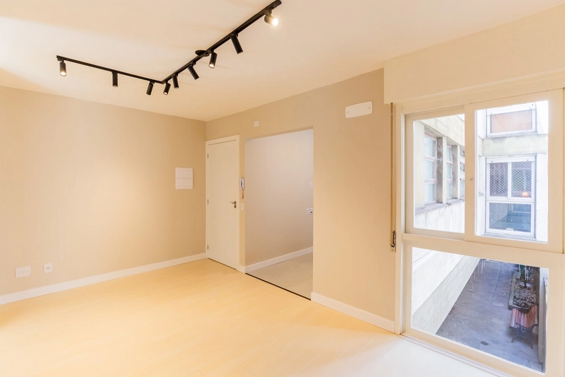 Apartamento reformado com 2 dormitórios 1 vaga no bairro Bom Fim: 3ª foto da galeria de imagens do imóvel