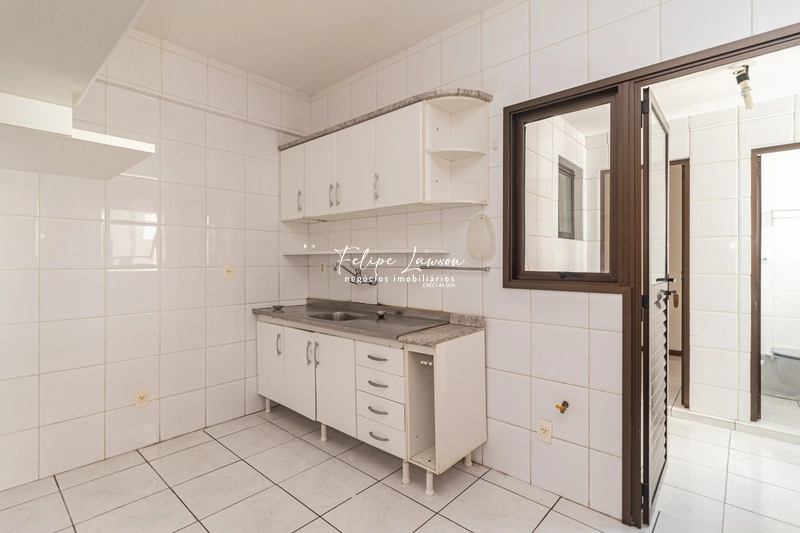 Apartamento no centro, amplo, 2 dormitórios e sacada com churrasqueira: 13ª foto da galeria de imagens do imóvel