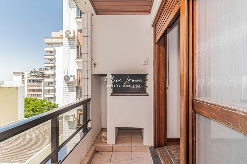 Apartamento no centro, amplo, 2 dormitórios e sacada com churrasqueira: 11ª foto da galeria de imagens do imóvel