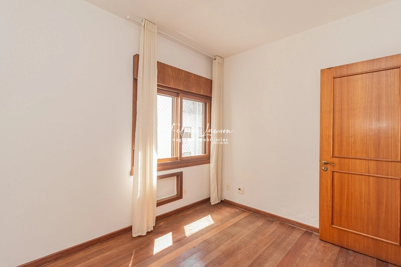 Apartamento no centro, amplo, 2 dormitórios e sacada com churrasqueira: 8ª foto da galeria de imagens do imóvel