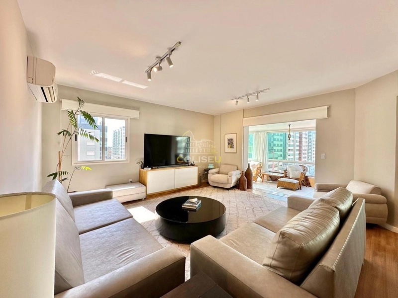 AVENIDA CENTRAL, JUNTO AO MAR!