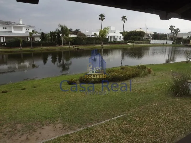 Beira lago: 8ª foto da galeria de imagens do imóvel