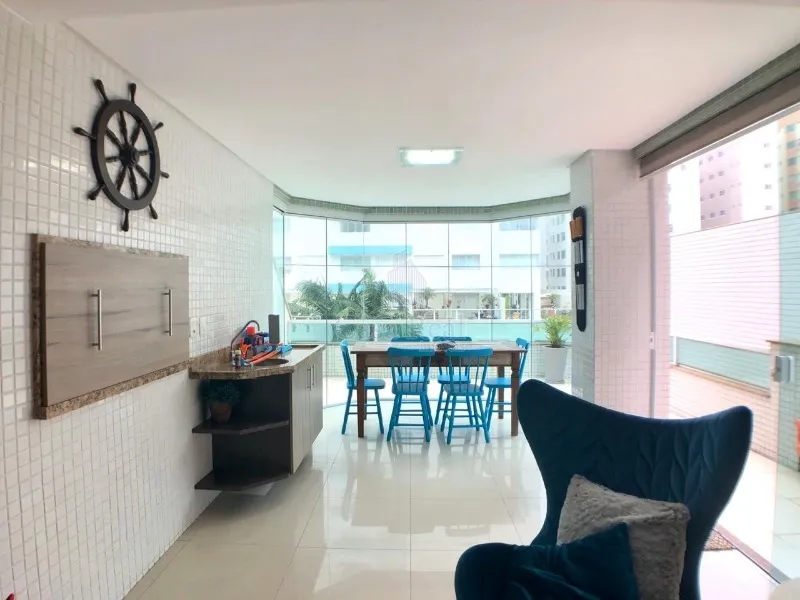 JUNTO AO MAR, MOBILIADO E DECORADO COM TERRAÇO.: 6ª foto da galeria de imagens do imóvel