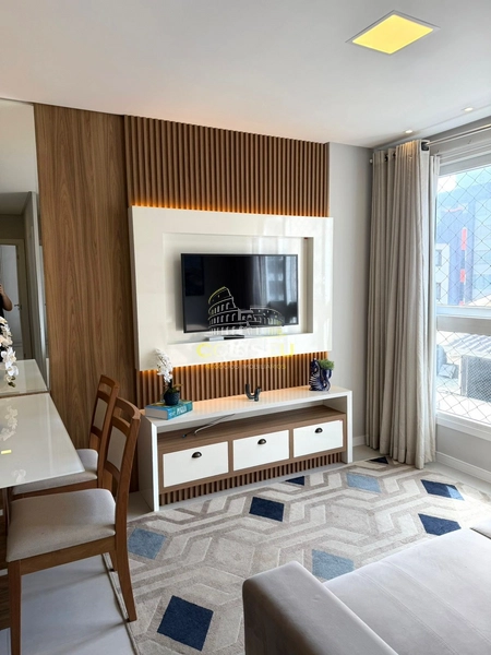 APARTAMENTO MOBILIADO E DECORADO JUNTO A PRAÇA FLAVIO BOIANOVSKI.: 4ª foto da galeria de imagens do imóvel