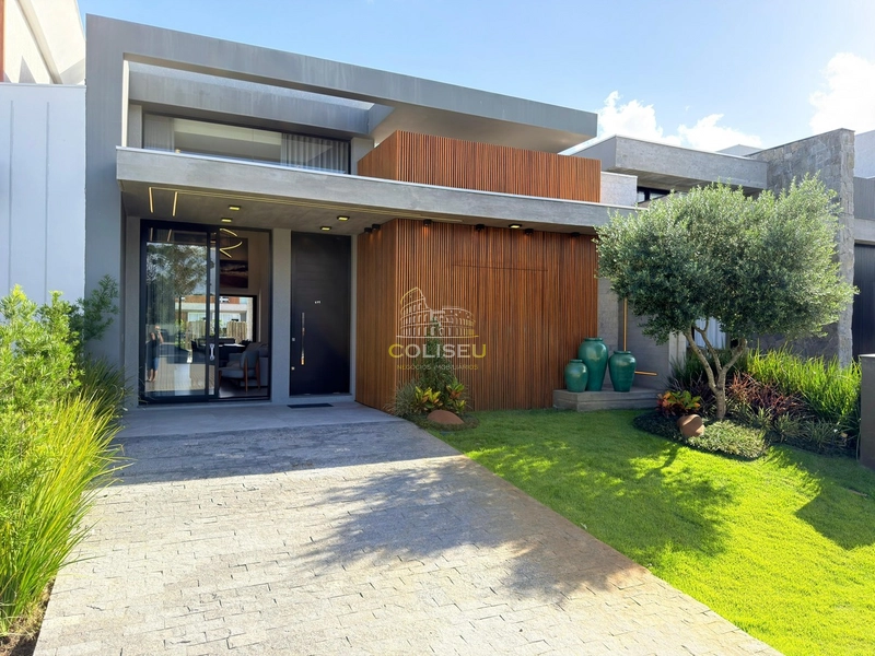 CASA TÉRREA COM PISCINA!!!