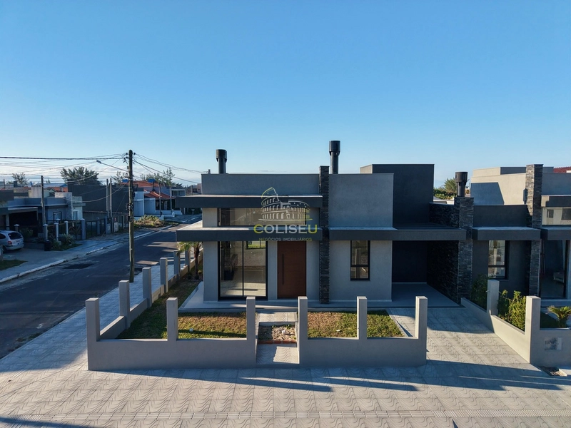 CASA GEMINADA / SEMI MOBILIADA / JUNTO AO MAR!!!: 1ª foto da galeria de imagens do imóvel