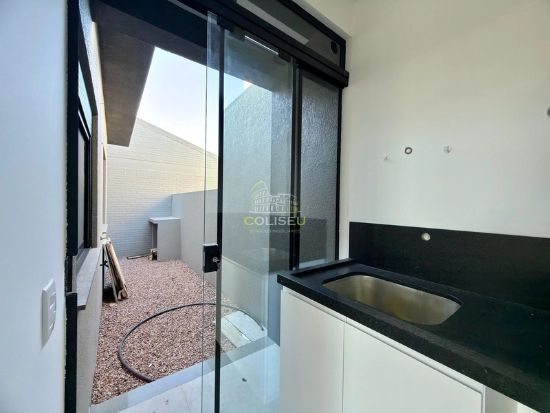 CASA GEMINADA / SEMI MOBILIADA / JUNTO AO MAR!!!: 15ª foto da galeria de imagens do imóvel